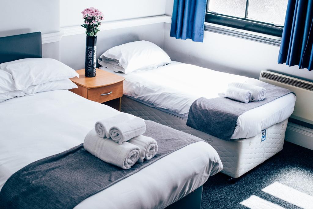 Bridgewood House Hotell Stafford Exteriör bild